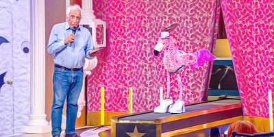 poster de la série Le retour du défilé haute couture de Gérard