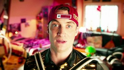 image de la news "C'est une chance d'avoir fait Les Tuche" : après son César, Pierre Lottin ne renie pas la saga culte qui l'a révélé il y a 15 ans