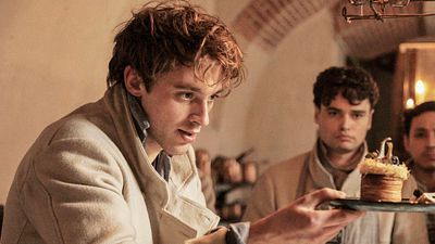 image de la news Carême : l'incroyable histoire vraie derrière la série sur ce chef renommé incarné par Benjamin Voisin