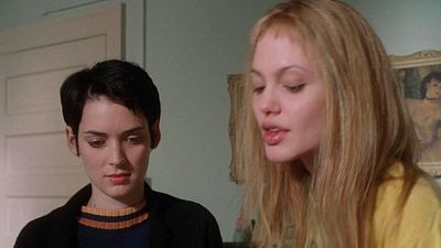 image de la news Une rivalité entre Winona Ryder et Angelina Jolie ? Une ambiance étrange régnait sur le tournage de ce film sorti il y a 25 ans