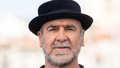 image de la news "Il m'a donné la confiance" : sans ce grand acteur qui a fait rire des millions de spectateurs, Éric Cantona n'aurait peut-être jamais fait carrière dans le cinéma