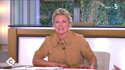 image de la news C à vous : Anne-Elisabeth Lemoine enviée, craint-elle de perdre sa place ? “Ma direction m’a…”