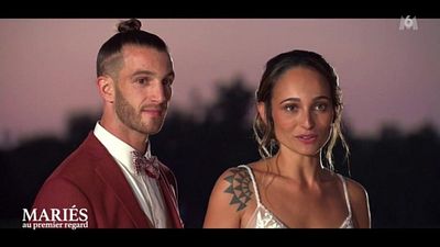 image de la news "C'est très beau" - Emanuel sincèrement touché par la jolie surprise préparée par Léa (Mariés au premier regard)