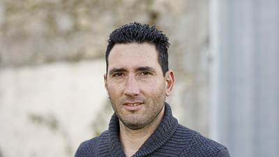 image de la news L’amour est dans le pré 2024 (portrait) : qui est Cyril, ce viticulteur au parcours amoureux chaotique ?