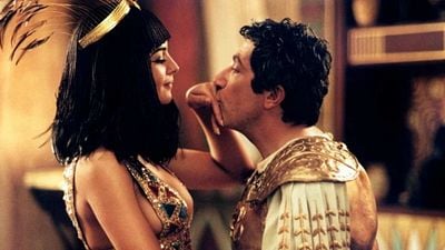 image de la news "On a eu beaucoup de fous rires" : 24 ans après Astérix Mission Cléopâtre, Monica Bellucci partage un souvenir marquant de la comédie d'Alain Chabat