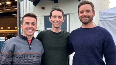 image de la news Malcolm : une nouvelle photo du tournage dévoilée, les fans ne reconnaissent pas l’interprète de Reese !