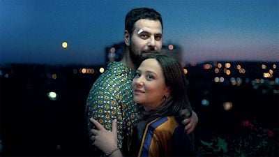 image de la news L’Amour c’est surcôté : Hakim Jemili et Laura Felpin se donnent la réplique dans un premier long-métrage aussi drôle qu’émouvant