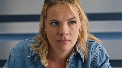 image de la news Demain nous appartient sur TF1 : interrogée par Karim et Sara, Laurie va-t-elle passer aux aveux ?