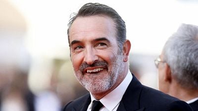 image de la news "Ça te dirait de... pas me signer un autographe ?" : 20 ans après, Jean Dujardin se souvient encore de cette vanne, qu'une future star lui avait sortie à la terrasse d'un café