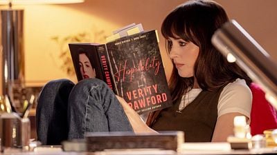 image de la news Si vous aimez La Femme de ménage, voici les premières images de Verity, nouveau thriller sensation avec Anne Hathaway, Dakota Johnson et Josh Hartnett