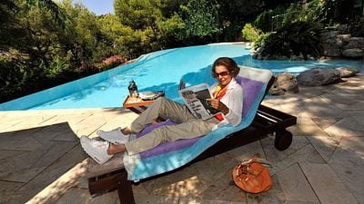 image de la news Vous avez aimé La Femme la plus riche du monde ? (Re)découvrez la passionnante série documentaire sur l'une des affaires les plus médiatisées des 20 dernières années