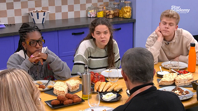 image de la news Déjeuner avec un invité surprise à la Star Academy… ! Emma sans voix