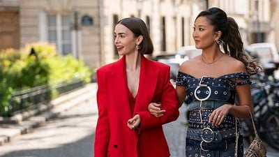 image de la news Emily in Paris : Netflix met les fans en joie ! Premières photos officielles et date de sortie dévoilées pour l’ultime saison 6