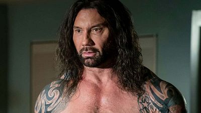 image de la news "Est-ce que je suis laid à ce point ?" Après avoir affronté Thanos et James Bond, cette star du film d'action se lance dans un projet totalement inattendu !