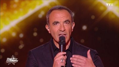 image de la news Star Academy : "Le petit spoil des profs, sans rien dire", Nikos Aliagas a-t-il dévoilé par erreur le noms des profs de la nouvelle saison ? Une vidéo de sa loge affole la Toile