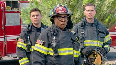image de la news Une tempête d’abeille, l’arrivée d’un nouveau chef et la mort d’un personnage emblématique… La saison 8 de 9-1-1 qui débarque ce soir sur M6 vous réserve encore de belles surprises