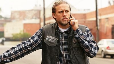 image de la news Sons of Anarchy : Charlie Hunnam réunit le casting de la série culte pour un projet inédit