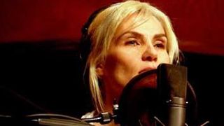 image de la news Emmanuelle Seigner : un album et un clip de "Dingue"