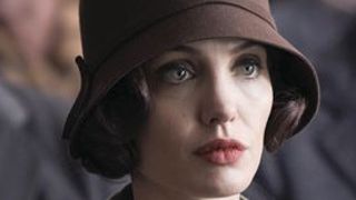 image de la news Angelina Jolie chez Darren Aronofsky dans l'adaptation d'un roman ?