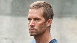 Paul Walker descend de voiture