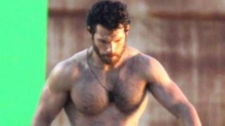 "Man of Steel" : Henry Cavill torse nu sur le tournage ! [PHOTOS]