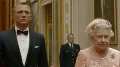 Elizabeth II, la "James Bond girl", reçoit un Bafta d'honneur