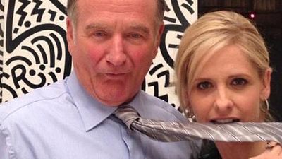 image de la news Sarah Michelle Gellar et Robin Williams : la première photo du pilote qui les réunit !
