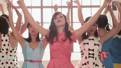 image de la news Zooey Deschanel fait ses premiers pas de réalisatrice [VIDEO]