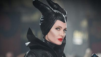 image de la news Maléfique: de nouvelles photos d'Angelina Jolie face à Elle Fanning