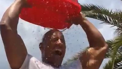 image de la news Ice Bucket Challenge : JJ Abrams, Spielberg, The Rock... Ils s'y mettent tous !