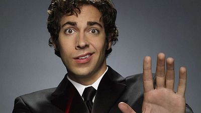 image de la news Heroes Reborn : Zachary Levi sera un des super héros de la suite