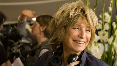 image de la news Beaune 2015 : la présidente du jury Danièle Thompson au micro