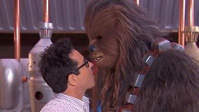 image de la news J.J. Abrams et Chewbacca refont la scène de La Belle et le Clochard