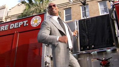 image de la news Dwayne Johnson : l’arrivée pompière de Dwayne Johnson à l’avant-première