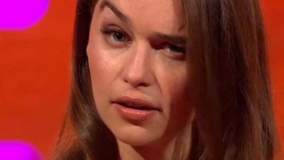 image de la news Emilia Clarke vs. Cara Delevingne : un combat de sourcils arbitré par Arnold Schwarzenegger !