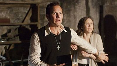 image de la news The Conjuring 2 : le casting prend la pose sur le tournage !