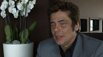 image de la news "Si A Perfect Day était une musique, il serait du punk rock" selon le réalisateur du film avec Benicio Del Toro
