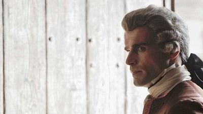 image de la news Stanley Weber (Outlander)  : "Caitriona Balfe est bouleversante de charme et de gentillesse"