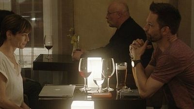 image de la news Bande-annonce 2 nuits jusqu’au matin : Marie-Josée Croze rencontre un bel inconnu… 