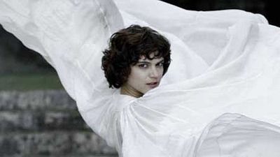 image de la news Bande-annonce La Danseuse : Soko envoûtante et gracieuse affronte sa rivale Lily-Rose Depp