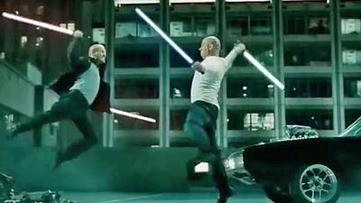 image de la news Fast & Furious 7 VS Star Wars : Vin Diesel et Jason Statham se battent avec des sabres laser