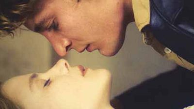 image de la news Bande-annonce Belle dormant : le conte de fées culte dépoussiéré par Niels Schneider et Agathe Bonitzer