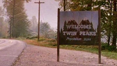 image de la news Twin Peaks saison 3 : David Duchovny, Miguel Ferrer et David Lynch sur de nouvelles images