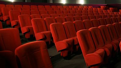 image de la news Au fait... Pourquoi les fauteuils de cinéma sont (souvent) rouges ?