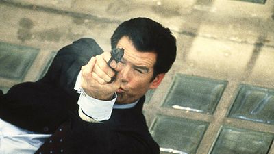 image de la news Demain ne meurt jamais sur France 3 : pourquoi Teri Hatcher a-t-elle accepté ce rôle de James Bond girl ?