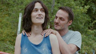 image de la news Bande-annonce Diane a les épaules : Clotilde Hesme met son couple en danger en jouant les mères porteuses