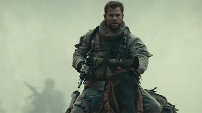 image de la news Chris Hemsworth à cheval avec une mitrailleuse dans la bande-annonce de 12 Strong