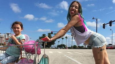 image de la news The Florida Project : "Pas facile de faire un film autour de gens disposant de peu de moyens" selon le réalisateur Sean Baker