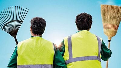 image de la news Bande-annonce Les municipaux, ces héros : les Chevaliers du Fiel adaptent leur spectacle