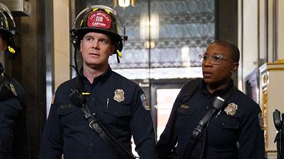 image de la news 9-1-1 : déjà un spin-off en vue pour la série de Ryan Murphy ? 